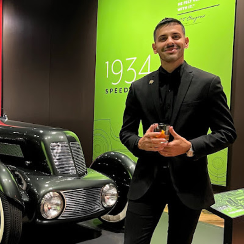 Meet your Posher, Matias